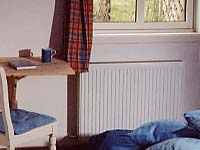 Schlafzimmer mit Doppelbett