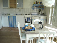 Esstisch mit K&uuml;chenzeile