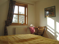 Schlafzimmer mit Doppelbett